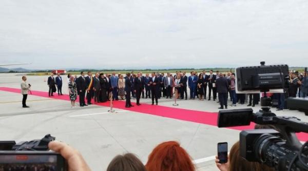 aeroportul brasov ghimbav va fi inaugurat joi 15 iunie prima aeronava care va ateriza apartine tarom foto video