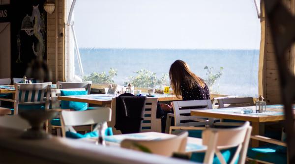 greseala pe care multi turisti o fac atunci cand aleg sa plateasca cu cardul in strainatate