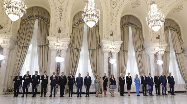 guvernul ciolacu a depus juramantul la palatul cotroceni iohannis considera ca acest fel de a face politica arata stabilitate si seriozitate