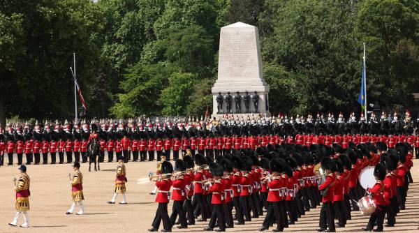 parada trooping the colour premiera dupa 30 de ani regele charles va veni calare ce s a intamplat in 1986 cand regina a renuntat la aceste aparitii
