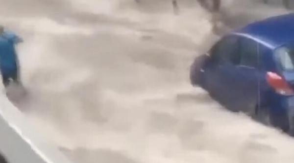 dezastru in salonic din cauza ploilor video