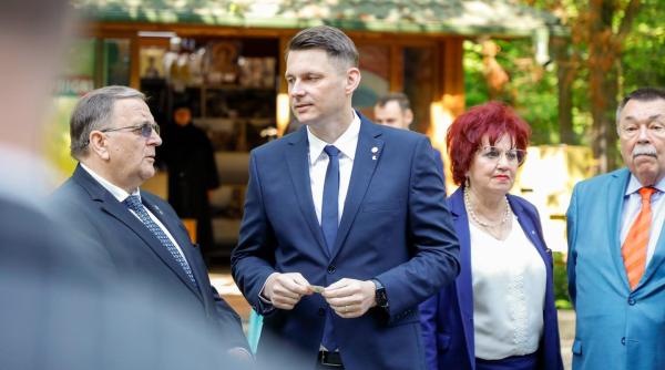 liberalii cer numirea lui mircea abrudean ca secretar general al guvernului se vorbeste despre o incalcare grava a protocolului