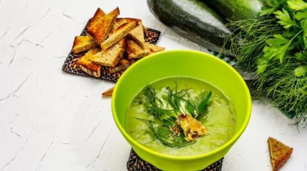 supa crema cu dovlecei si somon