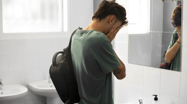 fenomenul bullying nu e considerat contraventie si nici infractiune cand politia are dreptul sa intervina video