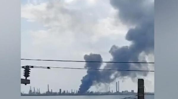 incendiu la rafinaria petromidia plan rosu de interventie a fost emis ro alert update incendiul a fost lichidat