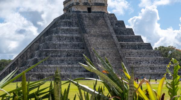 asezare mayasa cu piramide si altare descoperita intr o jungla din mexic