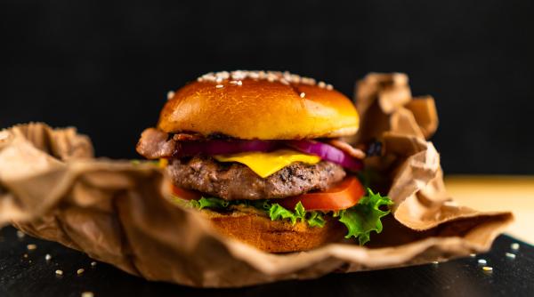 cel mai scump burger din lume se va vinde la untold cat costa