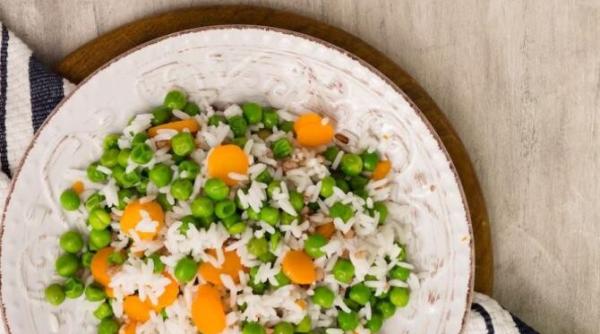 orez cu mazare verde si porumb o reteta simpla de vara