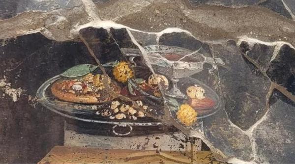o pizza apare intr o pictura veche de 2 000 de ani descoperita in situl arheologic din pompeii ce spun expertii