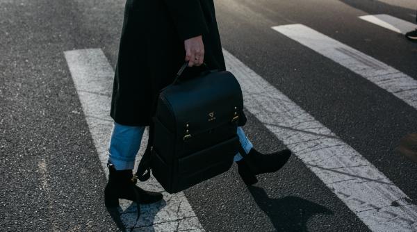 pietonul care ar trece pe acolo nu are nicio sansa situatii aberante in infrastructura din romania cand ardeau gunoaiele se inchidea aeroportul