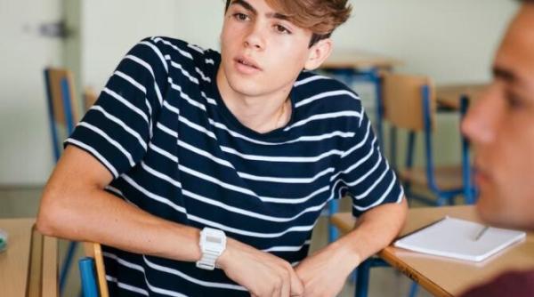 jandarmii chemati sa intervina la bacalaureat dupa ce un elev a fost prins cu un dispozitiv audio asupra sa