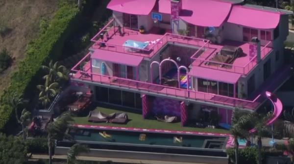 o casa barbie in marime naturala poate fi inchiriata unde se afla bijuteria roz