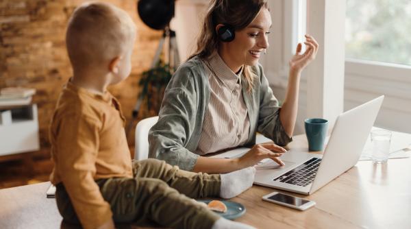 salariatii care au copii cu varsta pana la 8 ani pot beneficia de 4 zile de telemunca pe luna proiectul a fost adoptat de parlament