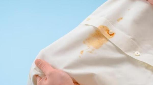 uita de petele de transpiratie de pe haine un produs ieftin din casa te salveaza mereu