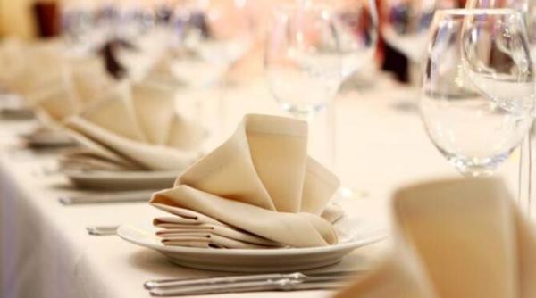 cum sa indepartezi petele de pe o fata de masa fiecare gospodina ar trebui sa stie acest lucru