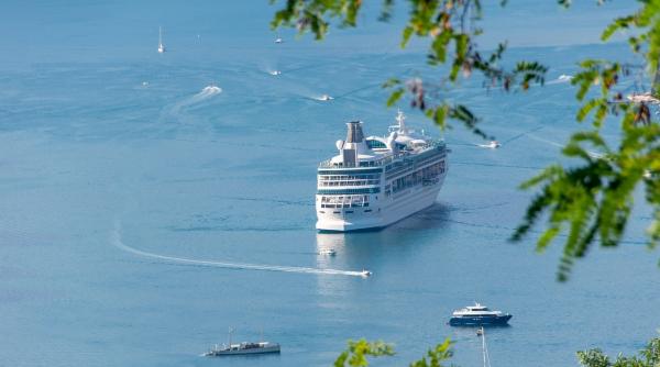 un copil si mama sa au cazut de pe un feribot in marea baltica