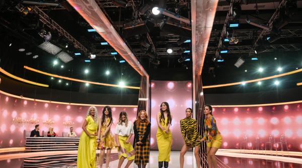 editie fabuloasa in aceasta seara la bravo ai stil spectacol de moda desprins din trecutul indraznet si iconic al anilor 60