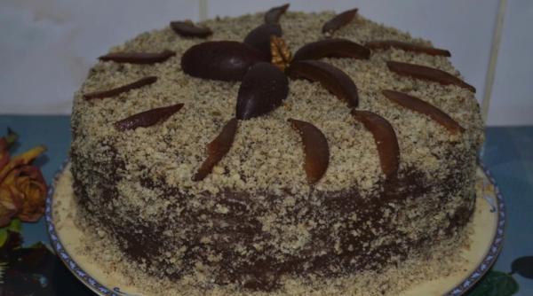 tort comunist cu prune pentru multi romani a fost desertul copilariei