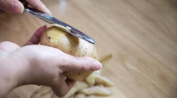 unele gospodine pun cartofi in pantofi explicatia e simpla