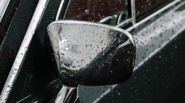 cine a fost primul proprietar de automobil din romania i a cedat numarul 1 casei regale