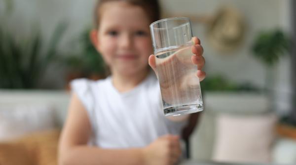 dr rucsandra manu despre hidratarea obligatorie la varste fragede pana la ora 12 copilul trebuie sa bea 200 ml de apa