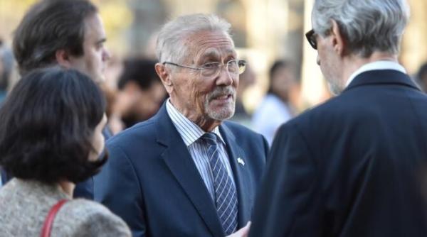 o profesoara din sibiu vrea sa candideze la alegerile prezidentiale emil constantinescu sfat ei te pot santaja sau te pot cumpara