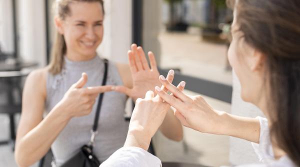 ansr organizeaza in perioada 18 24 septembrie 2023 initiativa 955 saptamana comunitatii si culturii surzilor