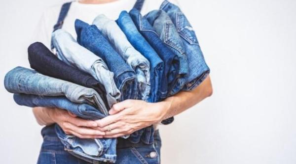 cat de des trebuie spalati blugii astfel incat sa isi pastreze culoarea afla sfaturile expertilor