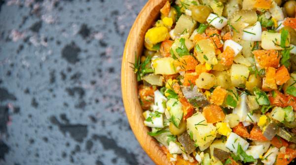 salata de vara cu dressing de mustar englezesc este reteta perfecta pentru zilele calduroase