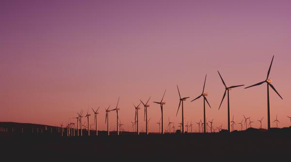 modificarile la oug 153 2022 pun in pericol investitii de miliarde de lei avertizeaza asociatiile din domeniul regenerabilelor