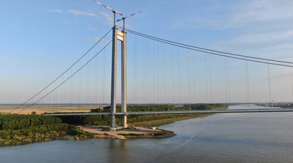 se deschide golden gate de romania podul suspendat peste dunare de la braila premierul marcel ciolacu si presedintele klaus iohannis participa la inaugurare