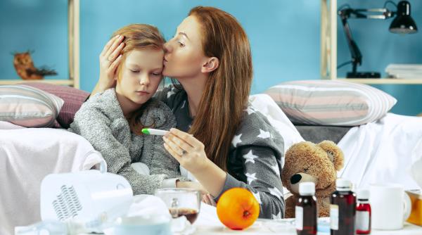 asiguratii pot sta in concediu de ingrijirea copilului bolnav pana ce acesta implineste 12 ani aceasta este varsta de la care copiii pot sta singuri acasa sustin psihologii