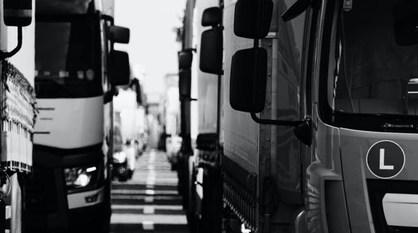 unttr critici la nivel international transportatorii romani obligati sa parcheze tir urile la tarife mari in bulgaria