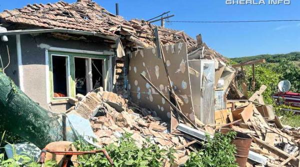 casa din cluj distrusa dupa ce o butelie a explodat doua persoane au facut atac de panica video