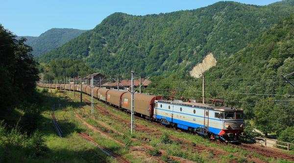 cfr marfa vinde peste 7000 de vagoane si peste 500 de locomotive anunt greu de gasit termen care expira in 4 zile