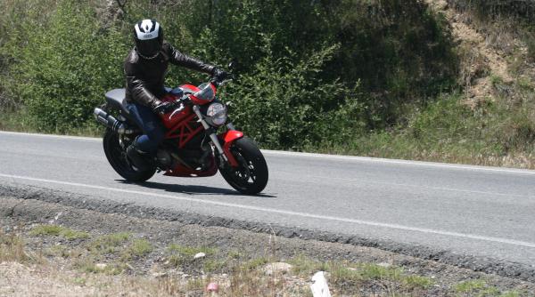 soferii cu permis categoria b nu pot conduce motociclete deocamdata titi aur iohannis s a uitat la emisiunea noastra sau consilierii i au transmis
