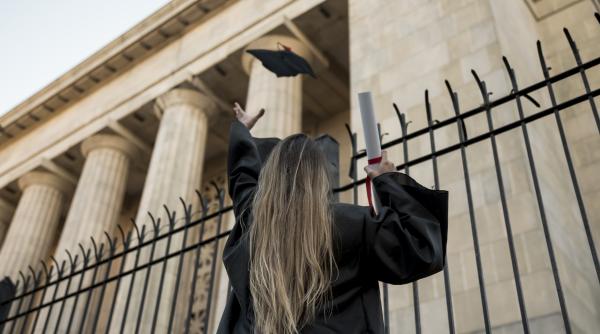 admitere ase se schimba procedura pentru facultatea de drept si cibernetica toate noutatile le aflam de la decanul ovidiu ioan dumitru video