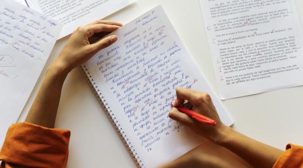 cum este corect un pahar cu apa sau un pahar de apa