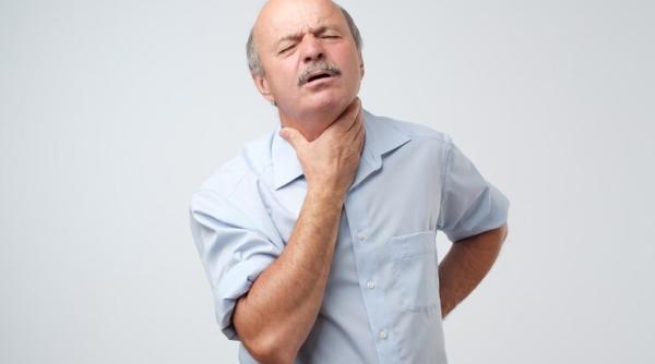 de ce ni se modifica vocea pe masura ce imbatranim