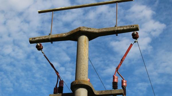 e distributie muntenia va cumpara stalpi de beton in valoare de aproximatv 21 milioane de lei