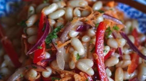 salata greceasca de fasole reteta este extrem de simpla