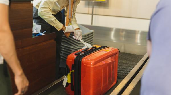 bagajul mai scump decat zborul imi cumpar tricouri din strainatate si cand plec le las acolo ce spun agentiile de turism