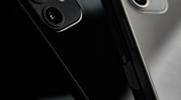 cine este ministrul apararii care a petrecut peste sapte ani cu trei telefoane langa pat