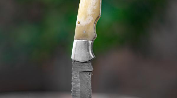 baiat de 17 ani din ploiesti injunghiat pe strada cu un cutit de un adolescent de 14 ani