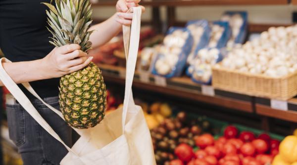 ungurii se organizeaza pe facebook pentru a face cumparaturile in romania din cauza penuriei de alimente si preturilor mari din ungaria