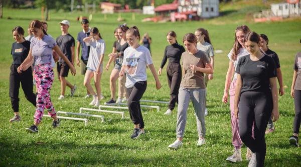 cand vacanta de vara nu e la fel pentru toti world vision romania 4 din 10 adolescenti nu au cunoscut vreodata bucuria unei tabere iar cei mai multi se simt singuri