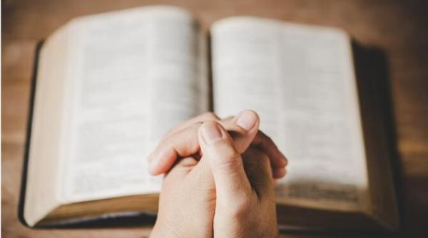 imagini emotionante calugaritele de la o manastire din grecia au refuzat sa plece si au inceput sa se roage pentru stingerea incendiilor video