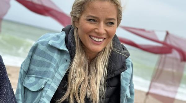 laura cosoi vacanta cu familia intr un camping din franta s a cazat cu familia intr un container foto