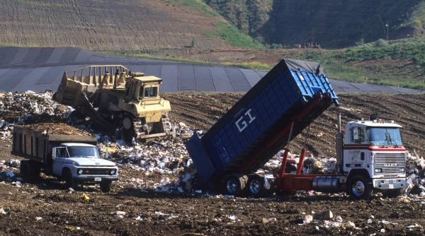 gunoiul din austria oprit la intrare in romania sunt zeci de tone