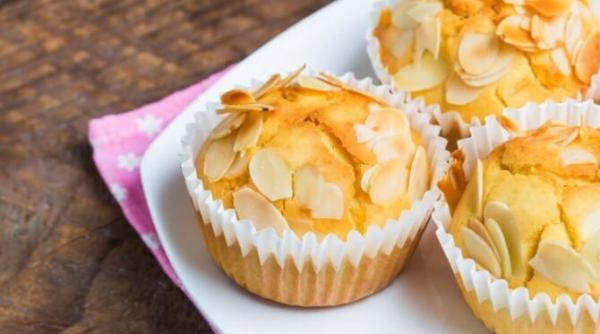 briose tropicale dulci facute din banane coapte reteta se face in cateva minute